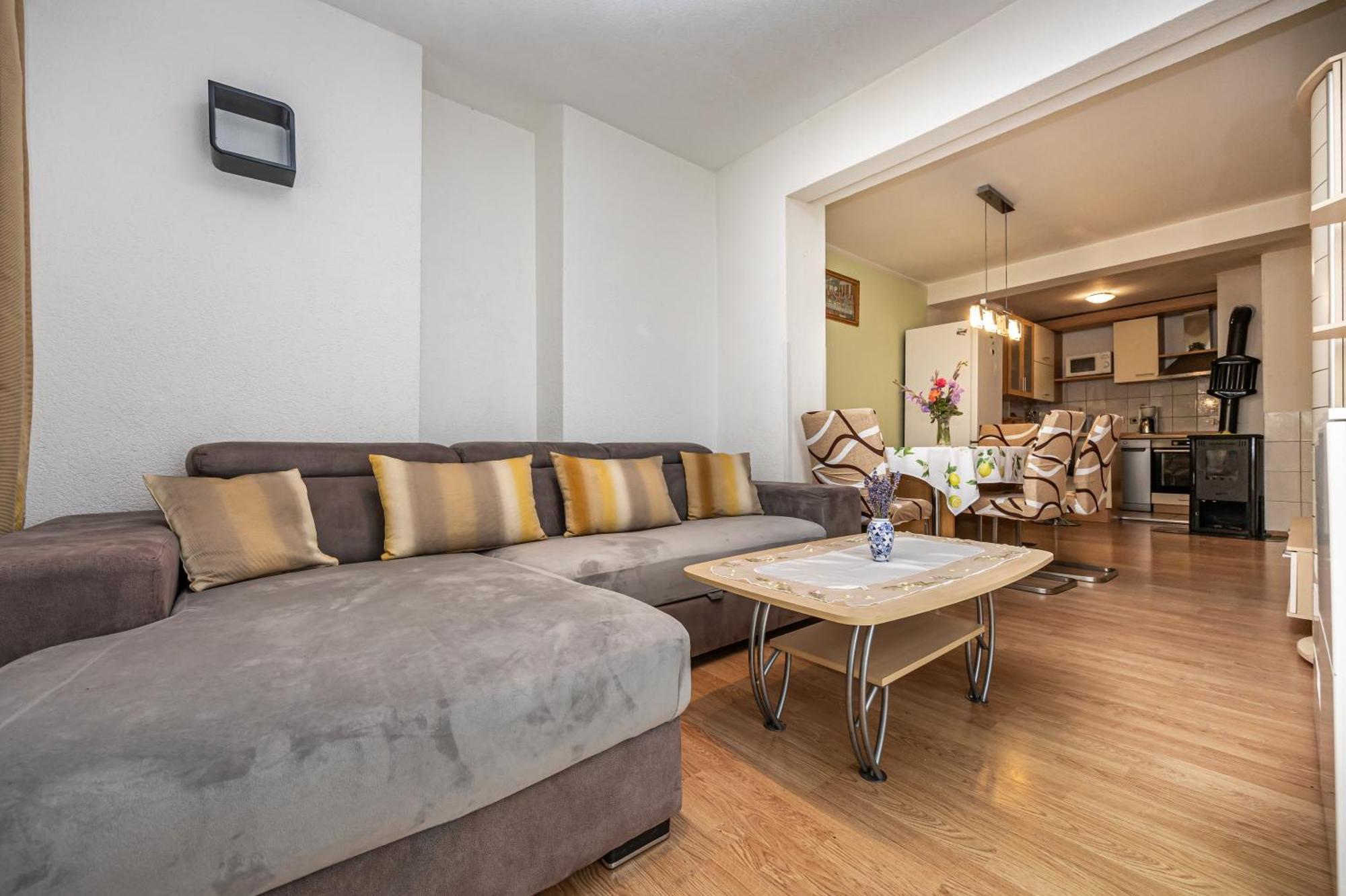 Navy Apartments Jadranovo Eksteriør bilde