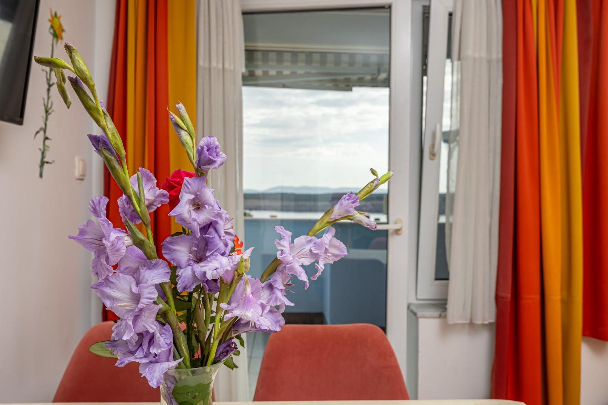 Navy Apartments Jadranovo Eksteriør bilde